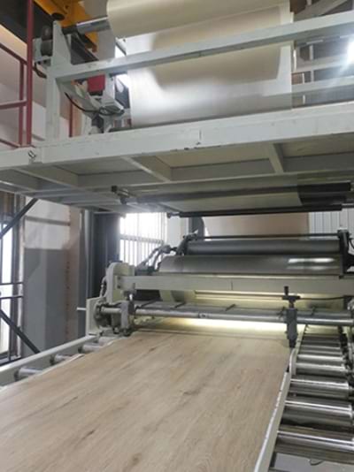Afbeelding van het productieproces van SPC Flooring.