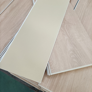 SPC-Bodenbelag aus 100 % Vinyl f&uuml;r den Innenbereich